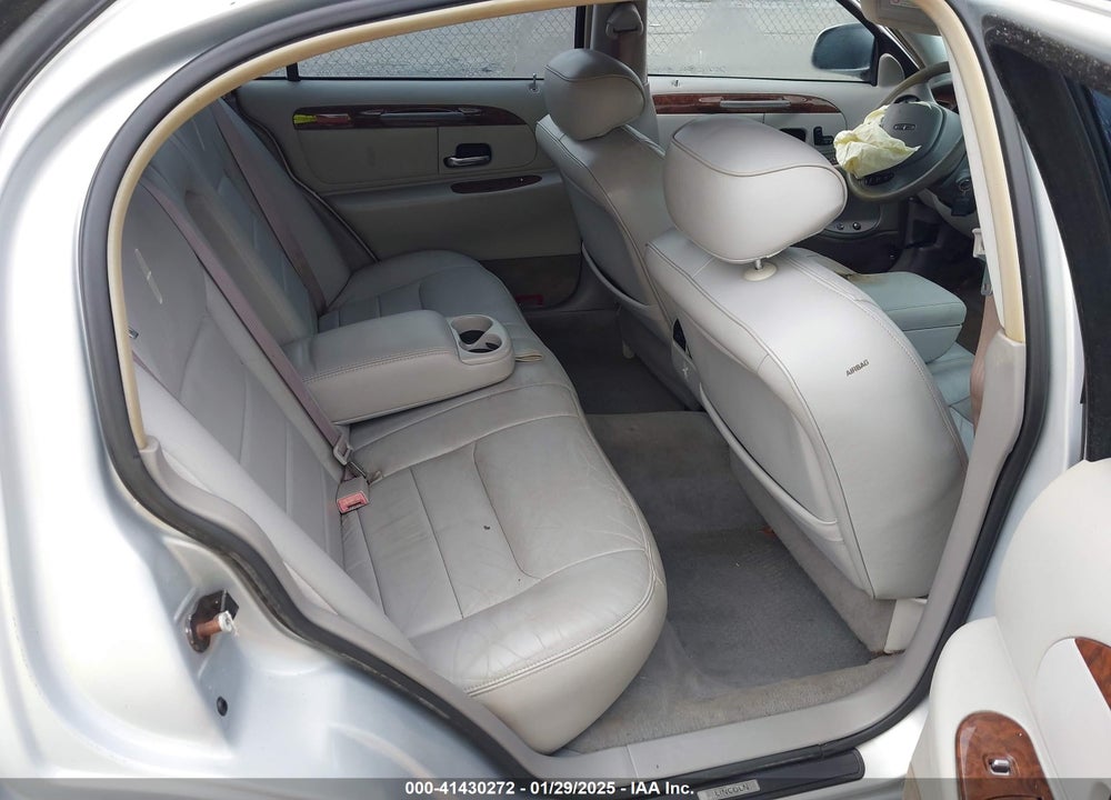 2001 LINCOLN TOWN CAR EXECUTIVE VIN: 1LNHM81W71Y722962