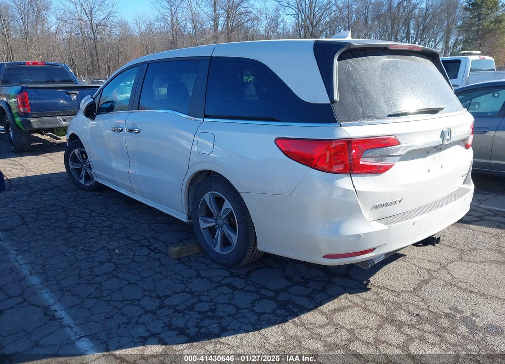 2018 HONDA ODYSSEY TOURING VIN: 5FNRL6H88JB028093