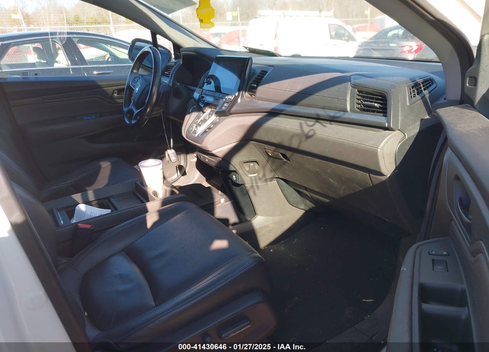 2018 HONDA ODYSSEY TOURING VIN: 5FNRL6H88JB028093