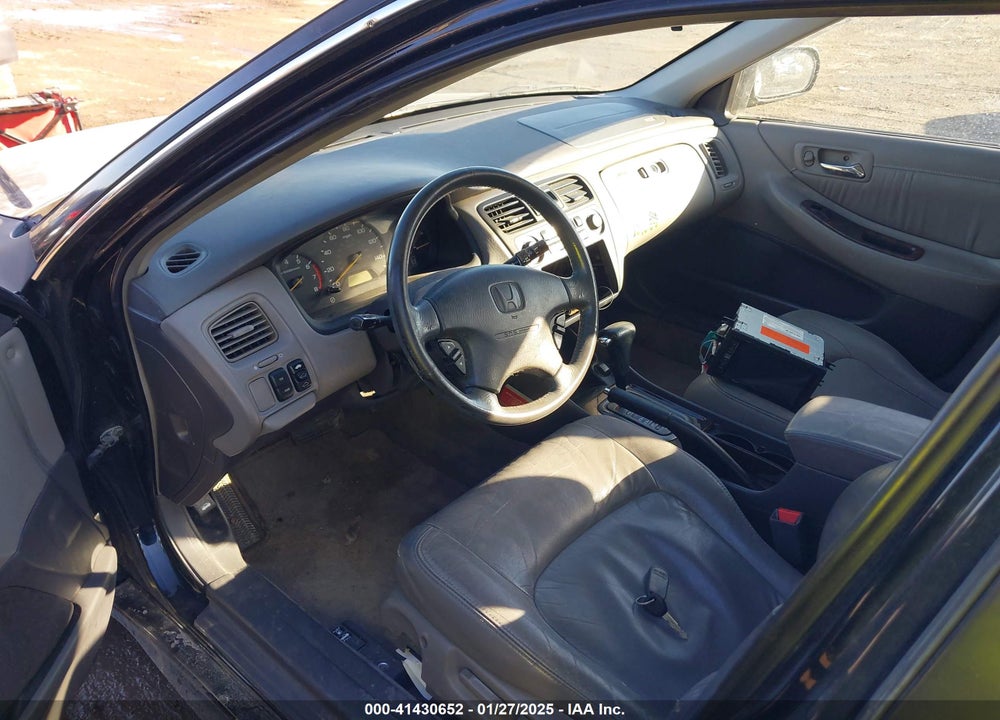 2002 HONDA ACCORD 3.0 EX VIN: 1HGCG16562A050997