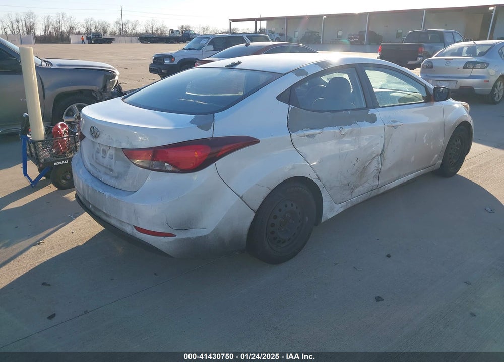 2016 HYUNDAI ELANTRA VIN: 5NPDH4AE3GH783565
