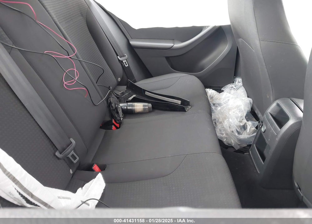 2015 VOLKSWAGEN JETTA VIN: 3VW2K7AJ4FM261136