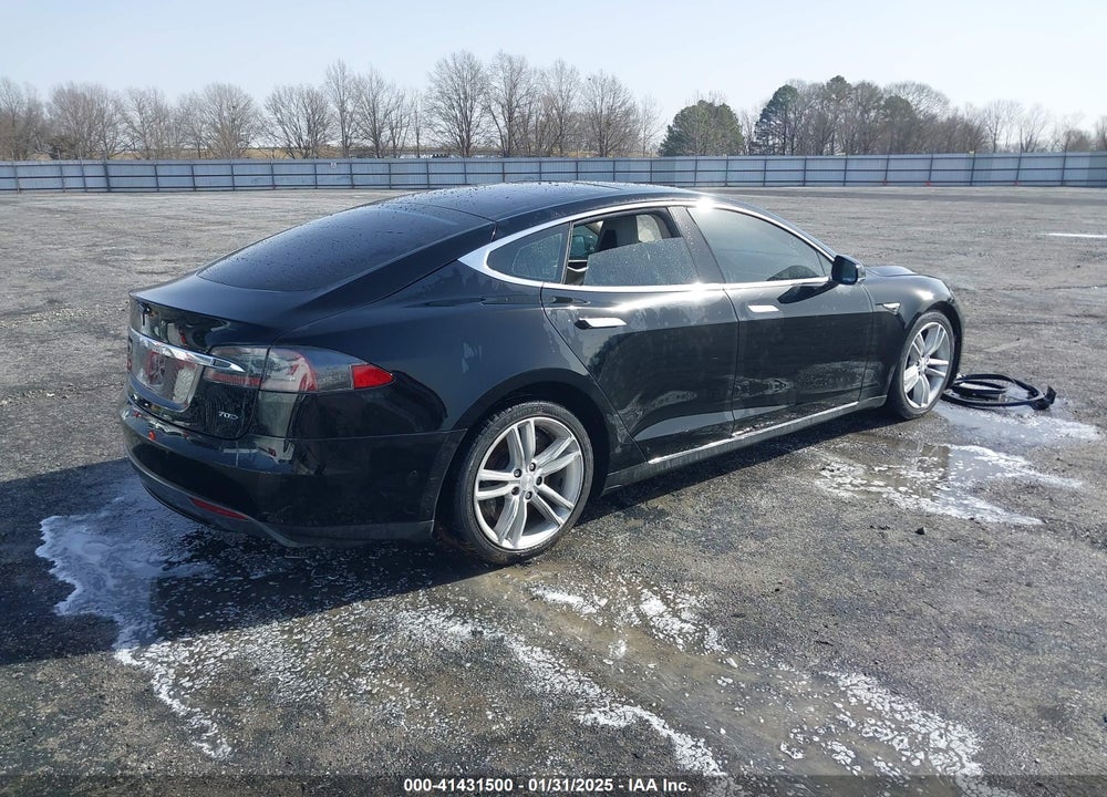 2015 TESLA MODEL S VIN: 5YJSA1E24FF118777
