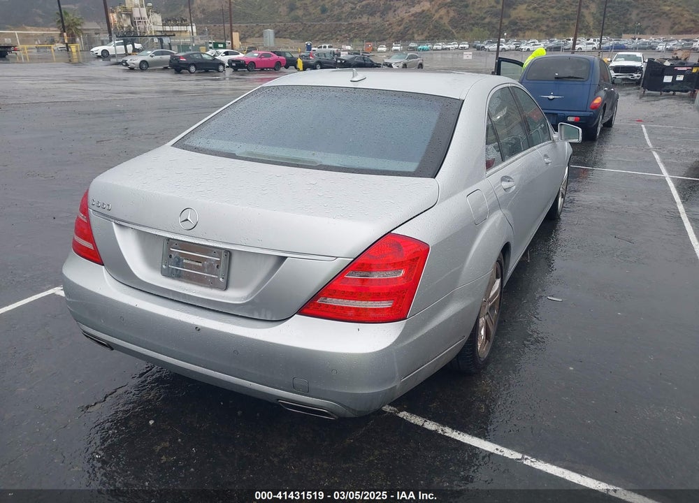 2010 MERCEDES-BENZ S 550 VIN: WDDNG7BB6AA338951
