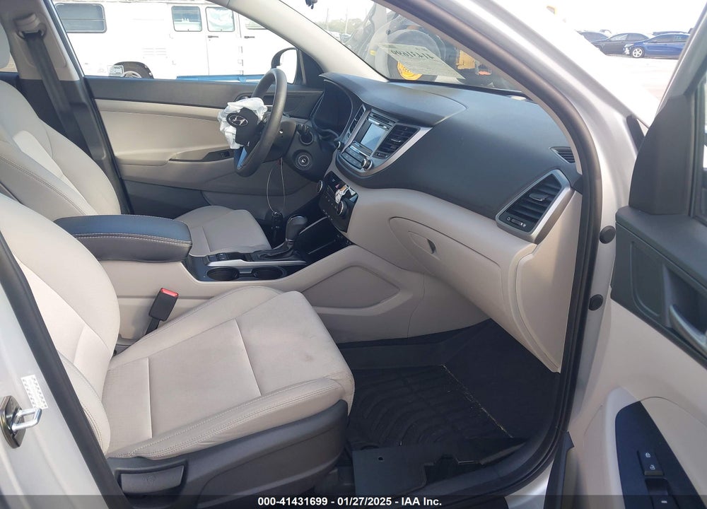 2017 HYUNDAI TUCSON SE VIN: KM8J3CA45HU391502