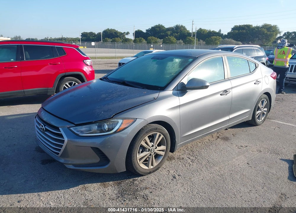 2017 HYUNDAI ELANTRA VIN: KMHD84LF4HU182786