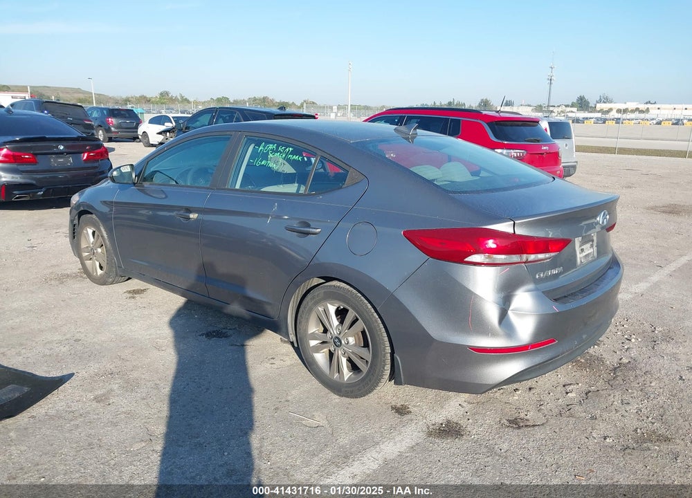 2017 HYUNDAI ELANTRA VIN: KMHD84LF4HU182786