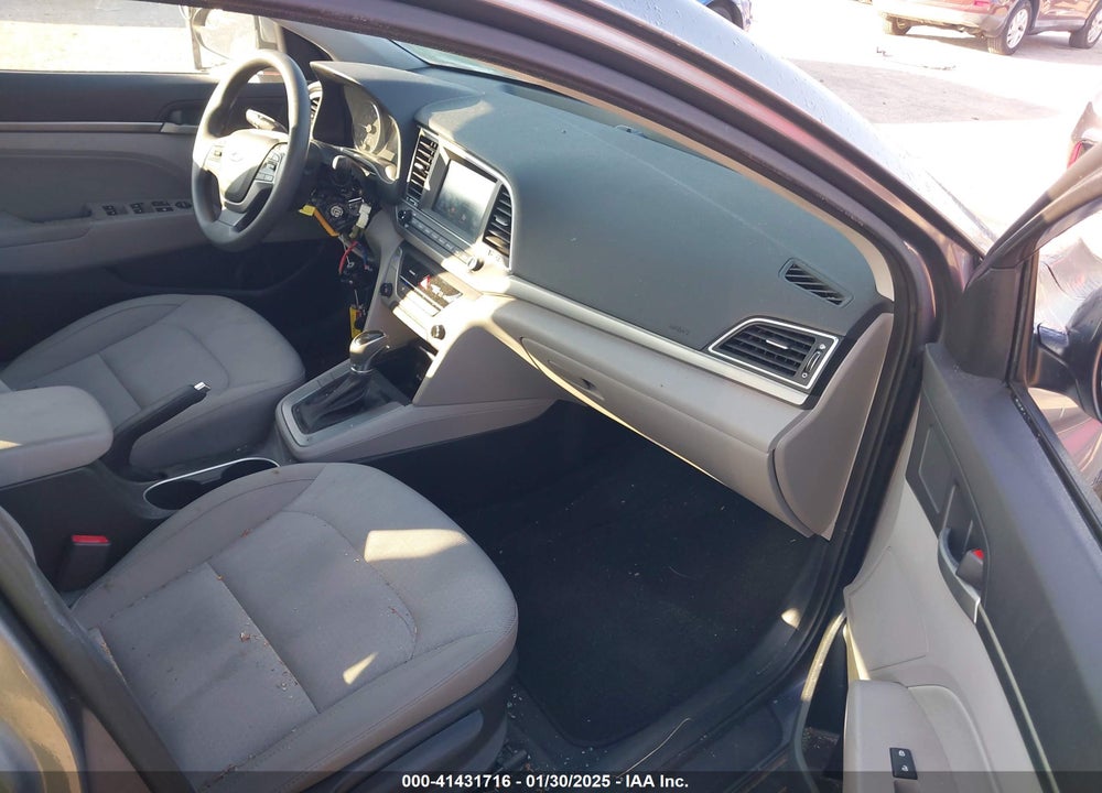 2017 HYUNDAI ELANTRA VIN: KMHD84LF4HU182786