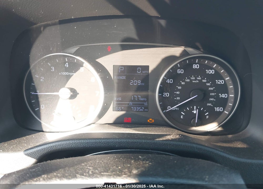 2017 HYUNDAI ELANTRA VIN: KMHD84LF4HU182786