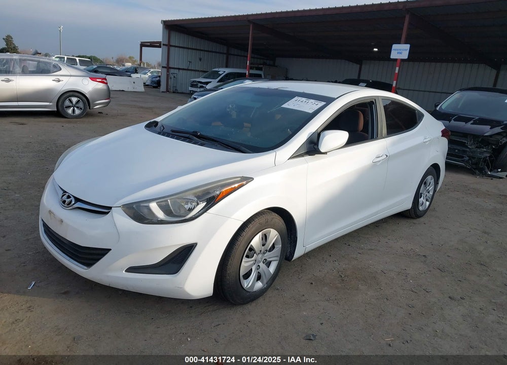 2016 HYUNDAI ELANTRA VIN: 5NPDH4AE3GH686110