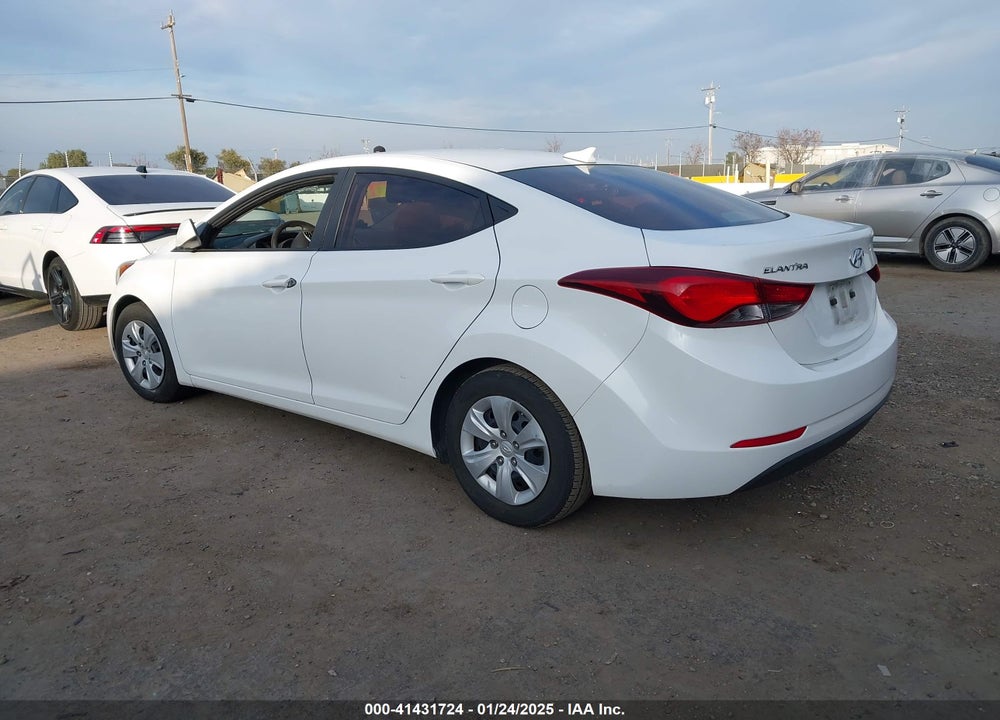 2016 HYUNDAI ELANTRA VIN: 5NPDH4AE3GH686110