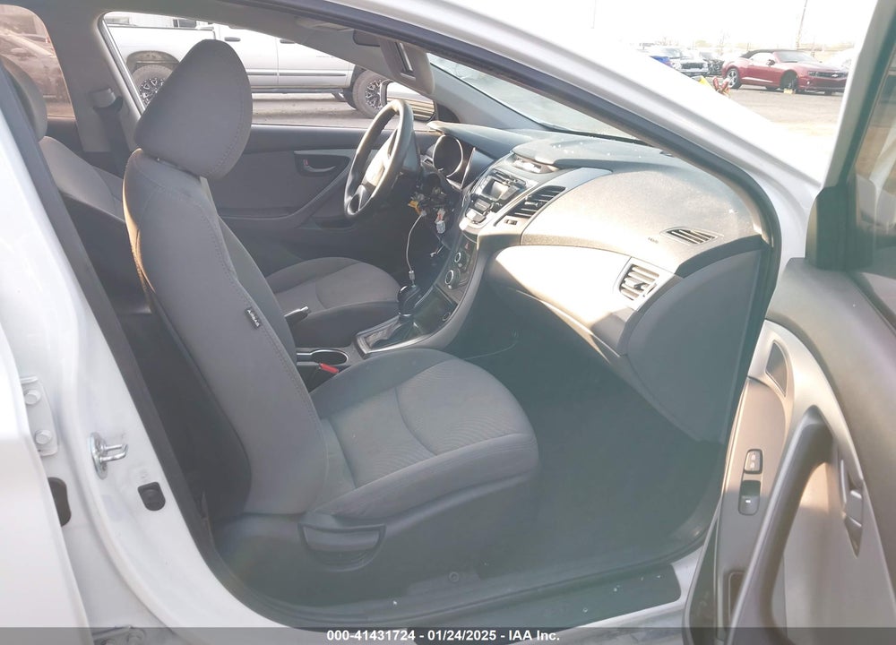 2016 HYUNDAI ELANTRA VIN: 5NPDH4AE3GH686110