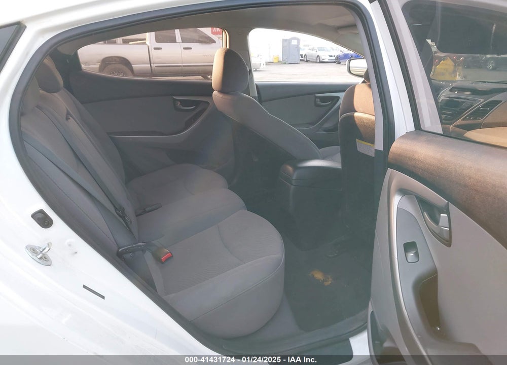 2016 HYUNDAI ELANTRA VIN: 5NPDH4AE3GH686110
