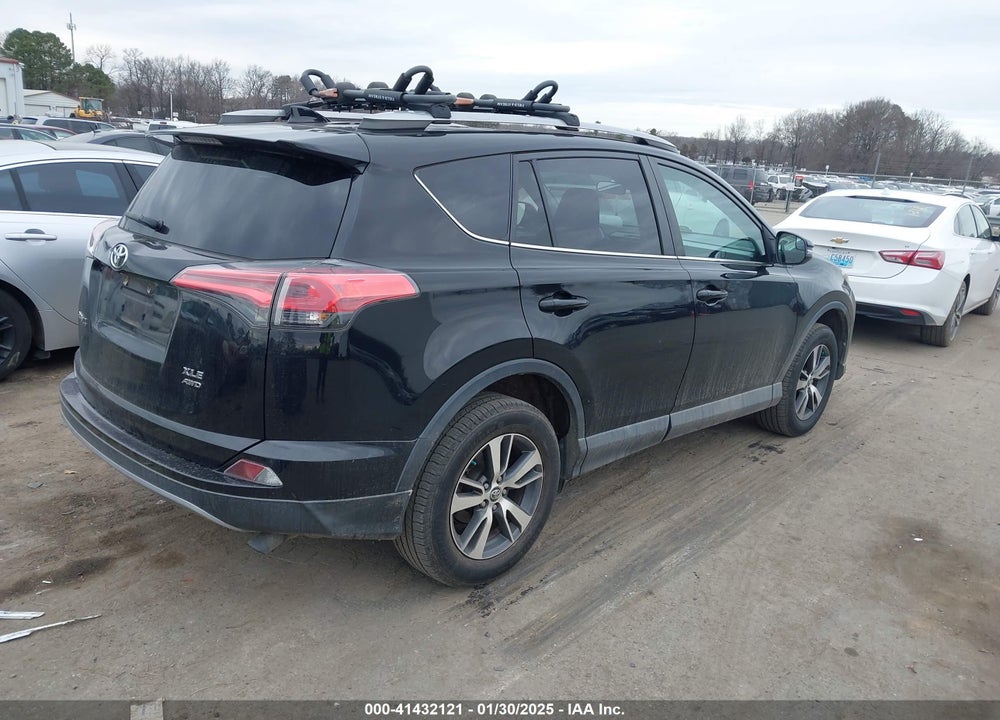 2017 TOYOTA RAV4 XLE VIN: 2T3RFREV9HW647390