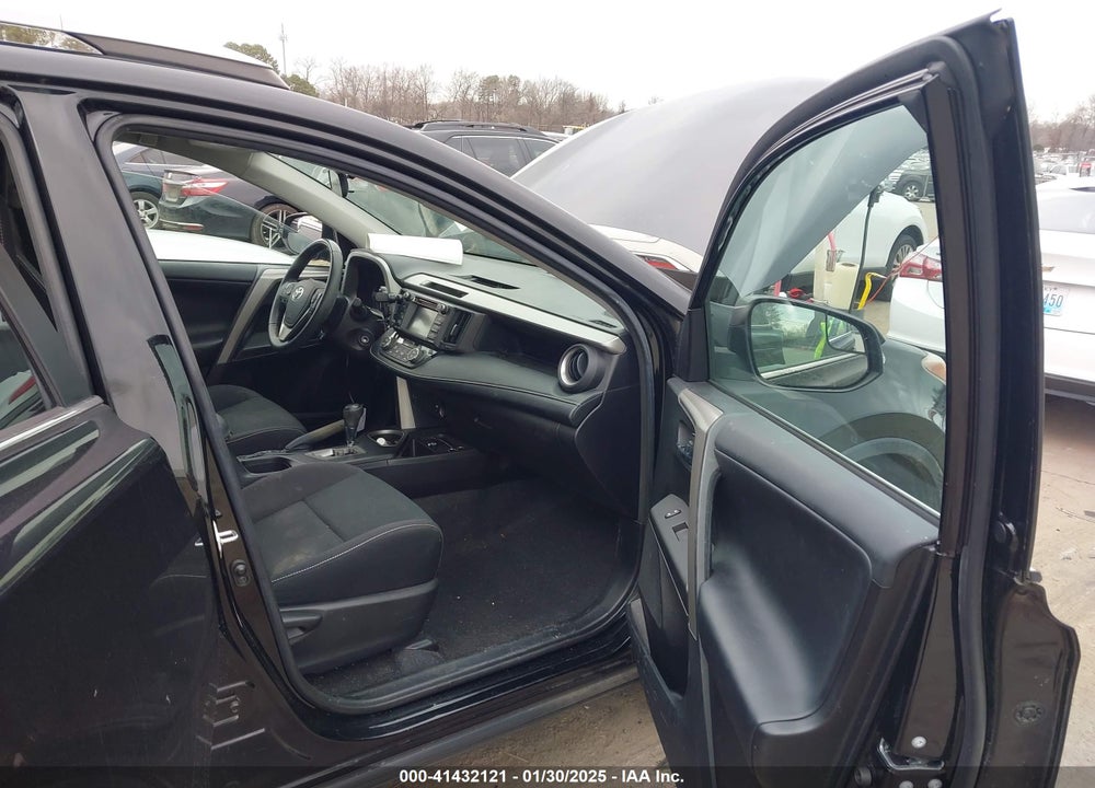 2017 TOYOTA RAV4 XLE VIN: 2T3RFREV9HW647390