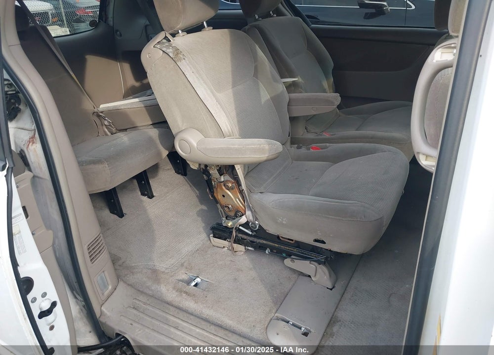 2004 TOYOTA SIENNA LE VIN: 5TDZA23C24S206915