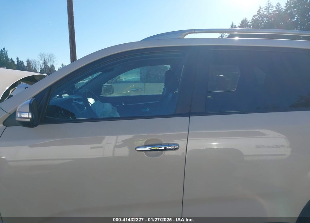 2011 KIA SORENTO EX V6 VIN: 5XYKUDA21BG077932