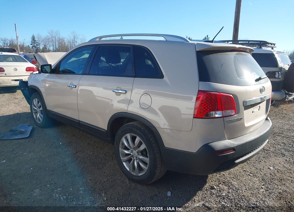2011 KIA SORENTO EX V6 VIN: 5XYKUDA21BG077932