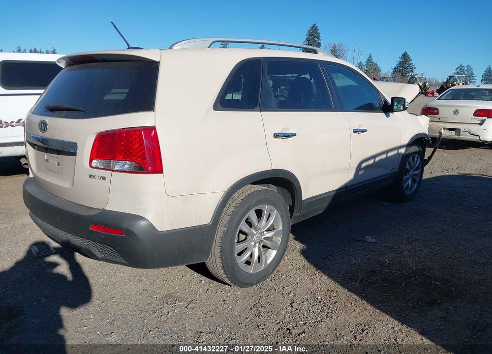 2011 KIA SORENTO EX V6 VIN: 5XYKUDA21BG077932
