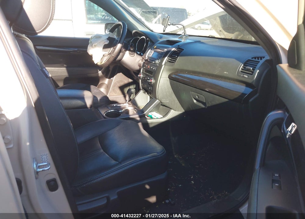 2011 KIA SORENTO EX V6 VIN: 5XYKUDA21BG077932