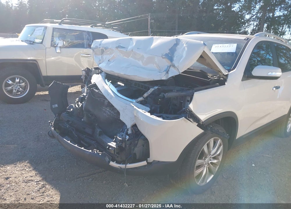 2011 KIA SORENTO EX V6 VIN: 5XYKUDA21BG077932