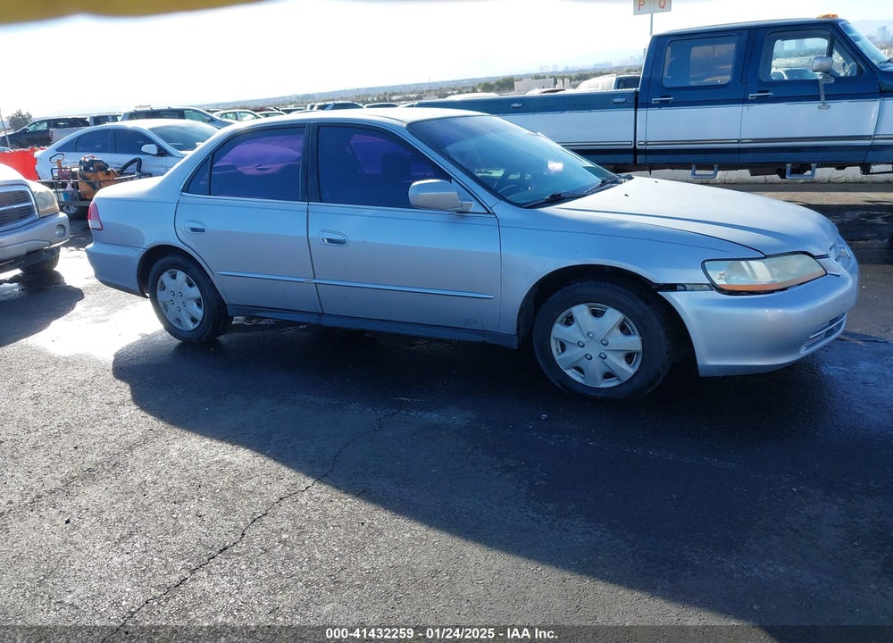 2002 HONDA ACCORD 2.3 LX VIN: 3HGCG56412G705423