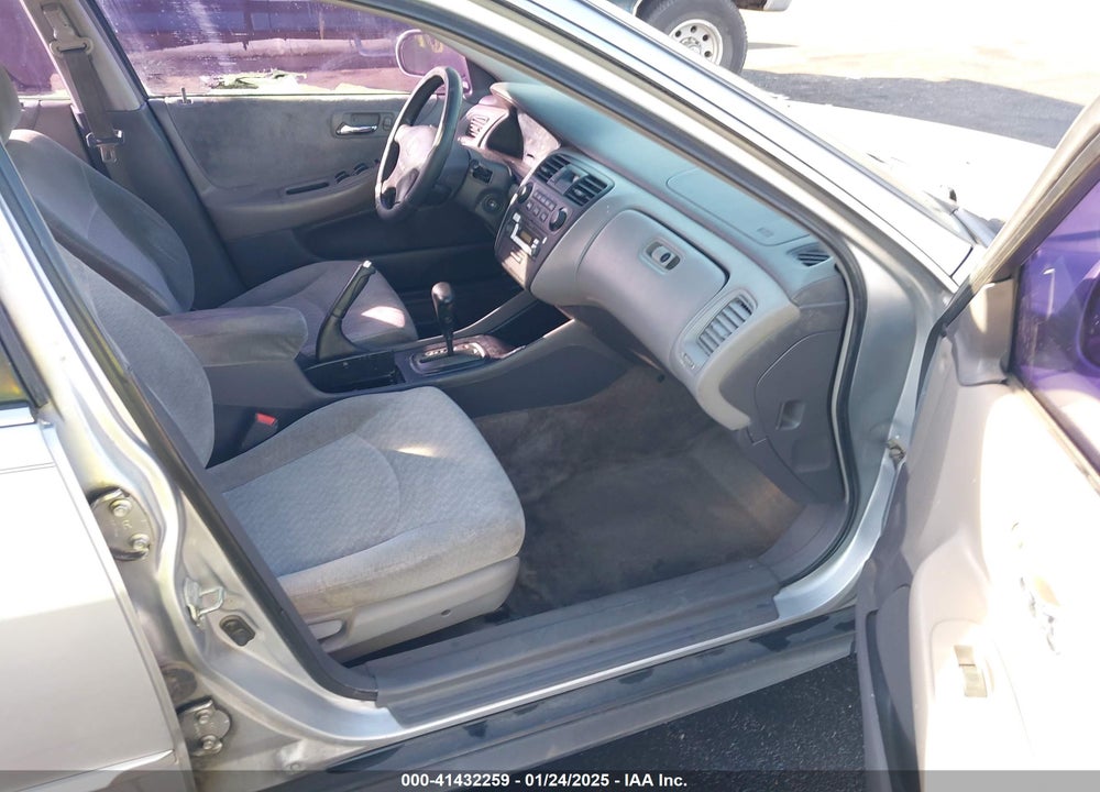 2002 HONDA ACCORD 2.3 LX VIN: 3HGCG56412G705423