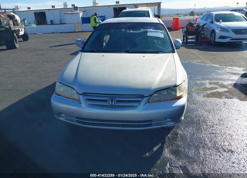 2002 HONDA ACCORD 2.3 LX VIN: 3HGCG56412G705423