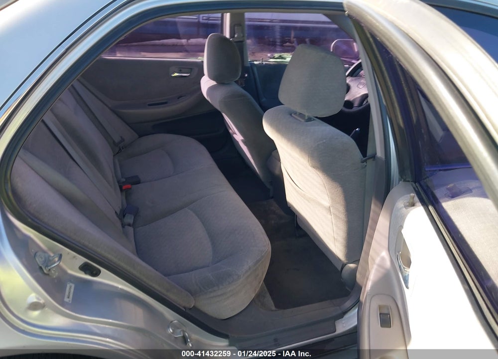 2002 HONDA ACCORD 2.3 LX VIN: 3HGCG56412G705423