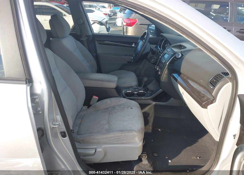 2012 KIA SORENTO LX V6 VIN: 5XYKT4A20CG217098