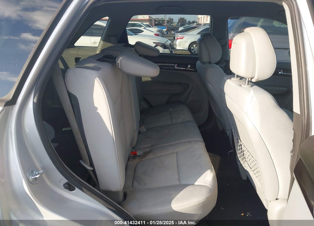 2012 KIA SORENTO LX V6 VIN: 5XYKT4A20CG217098