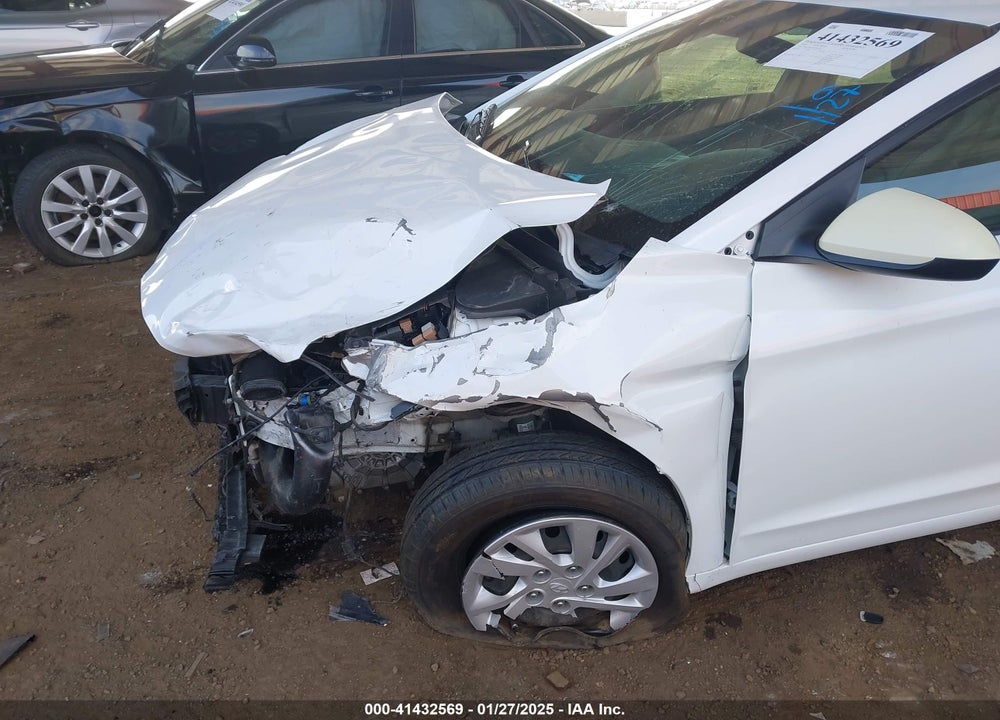 2018 HYUNDAI ELANTRA VIN: 5NPD74LF1JH385707