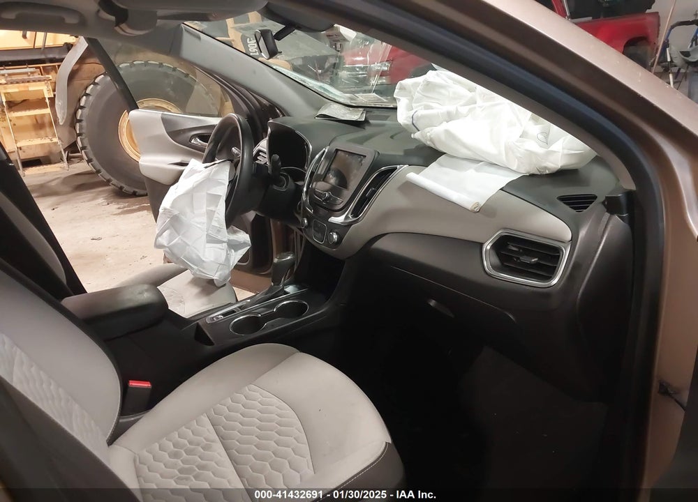2019 CHEVROLET EQUINOX LT VIN: 2GNAXUEV0K6279088