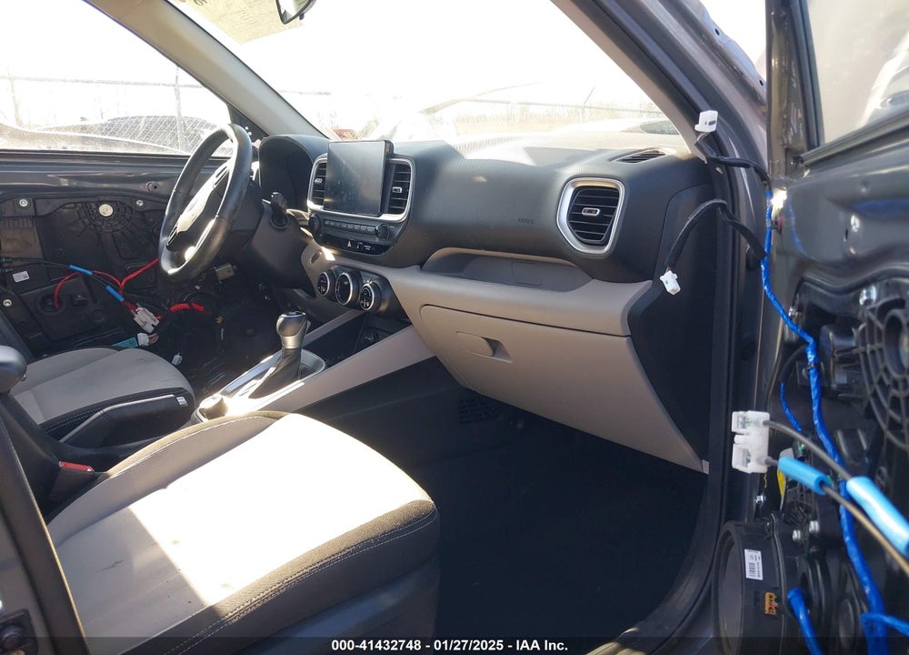 2020 HYUNDAI VENUE SEL VIN: KMHRC8A34LU033324