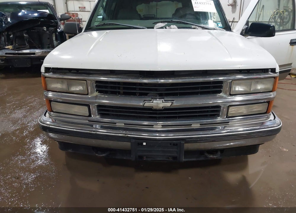 1999 CHEVROLET TAHOE LS VIN: 1GNEK13R5XJ372400