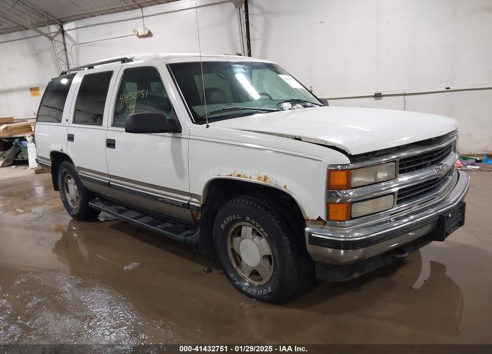 1999 CHEVROLET TAHOE LS VIN: 1GNEK13R5XJ372400