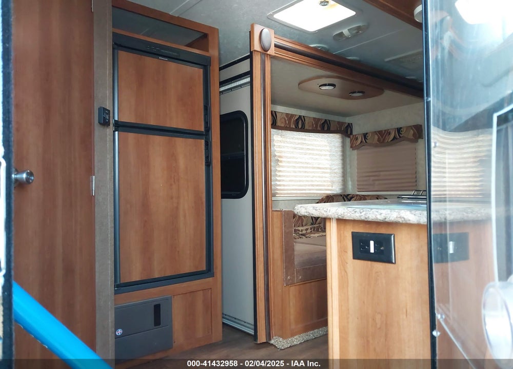 2016 PRIME TIME TRACER VIN: 5ZT2TRNB4GB509147