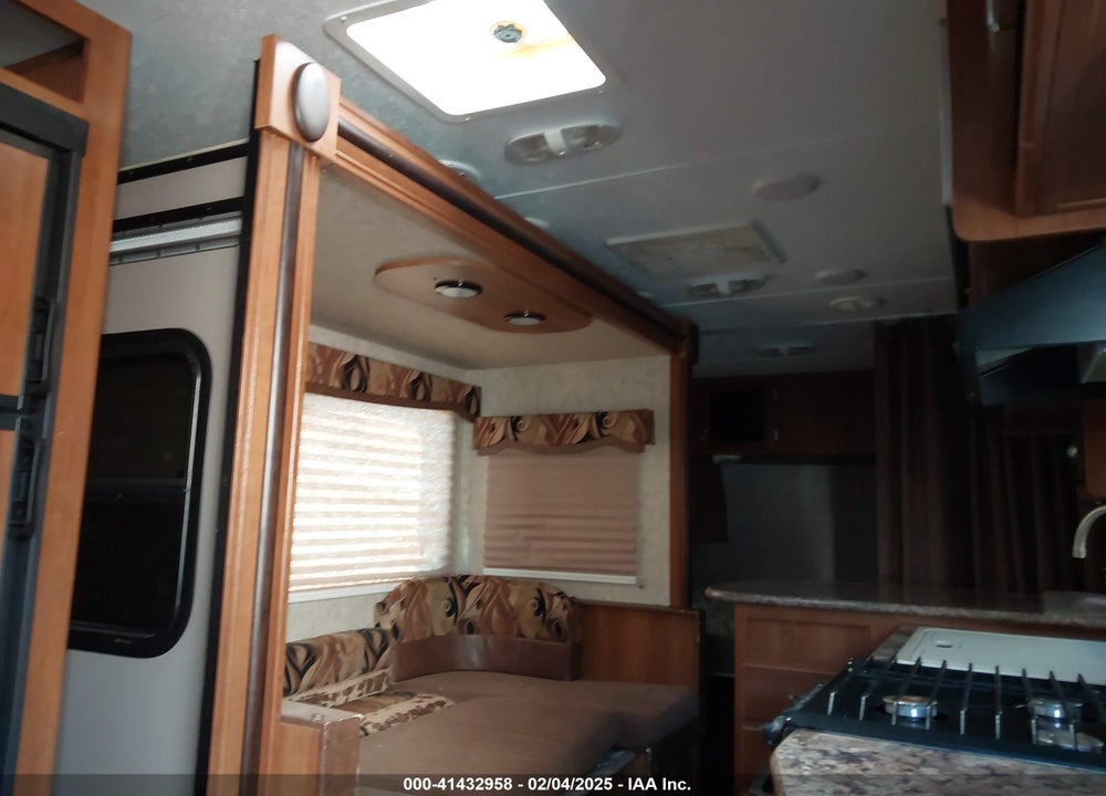 2016 PRIME TIME TRACER VIN: 5ZT2TRNB4GB509147