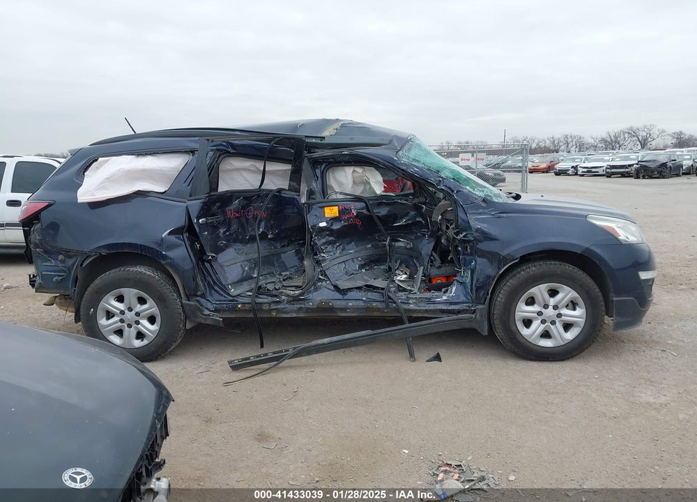 2017 CHEVROLET TRAVERSE LS VIN: 1GNKRFED2HJ198686