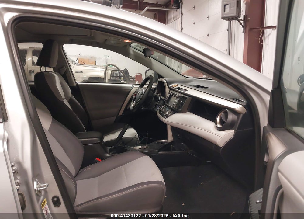 2013 TOYOTA RAV4 XLE VIN: 2T3RFREVXDW038092