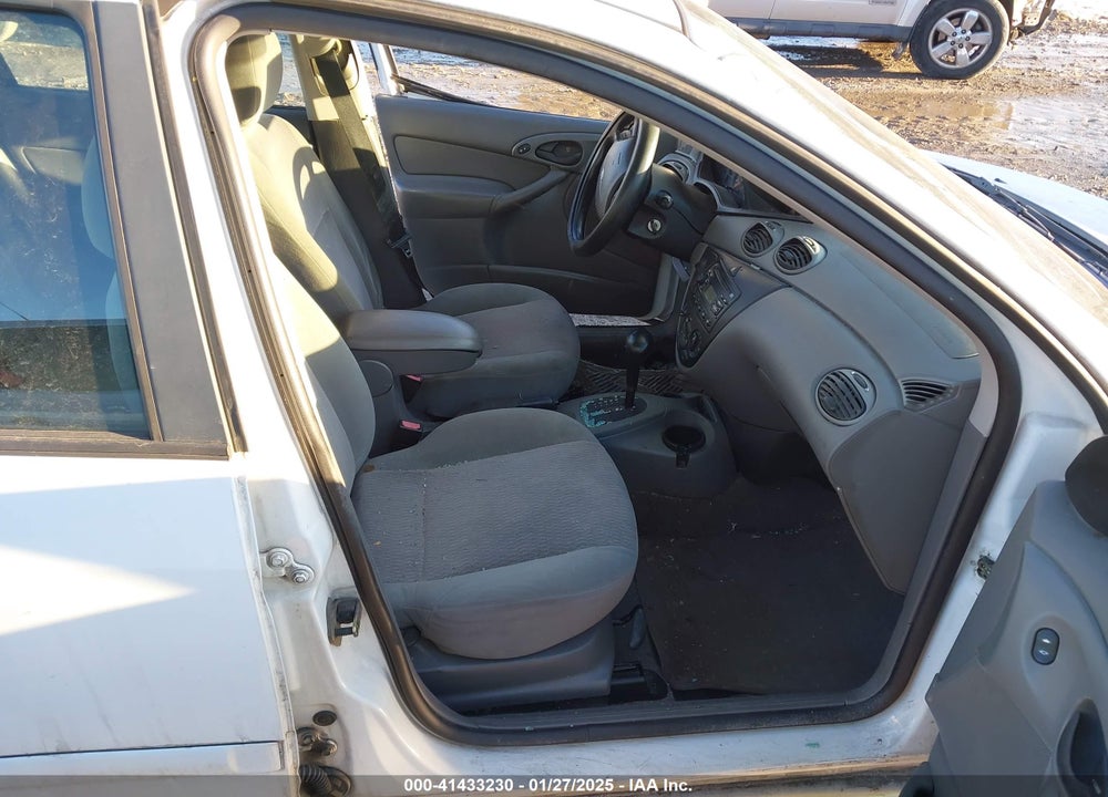 2000 FORD FOCUS SE VIN: 1FAFP3635YW275810
