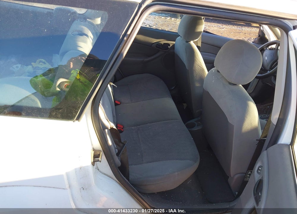 2000 FORD FOCUS SE VIN: 1FAFP3635YW275810