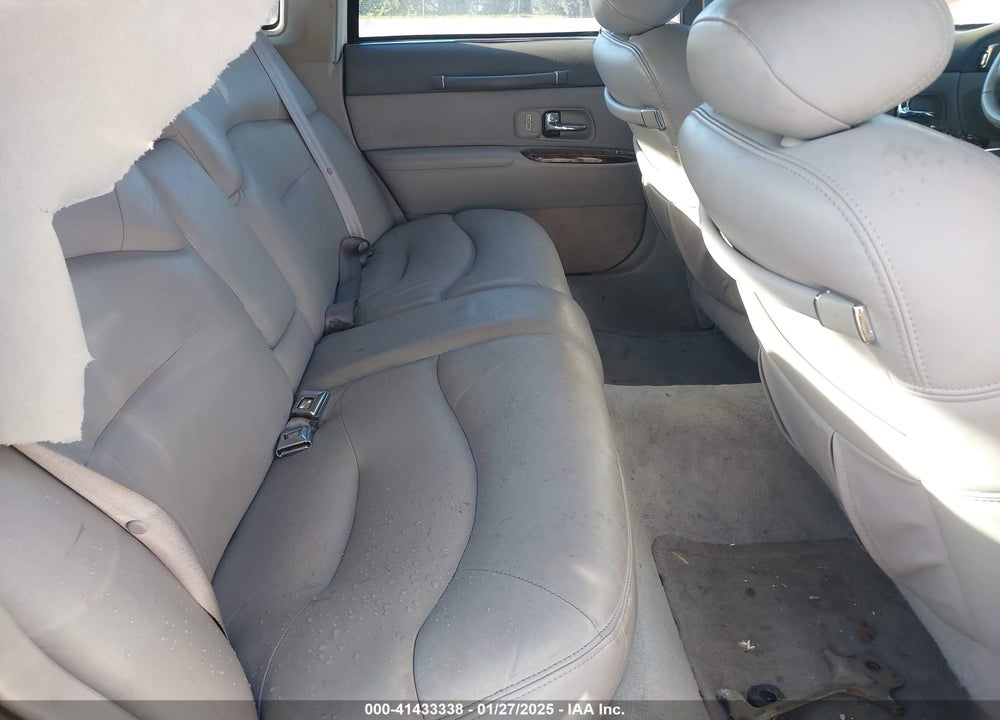 1995 LINCOLN TOWN CAR SIGNATURE/SPINNAKER VIN: 1LNLM82W9SY743192
