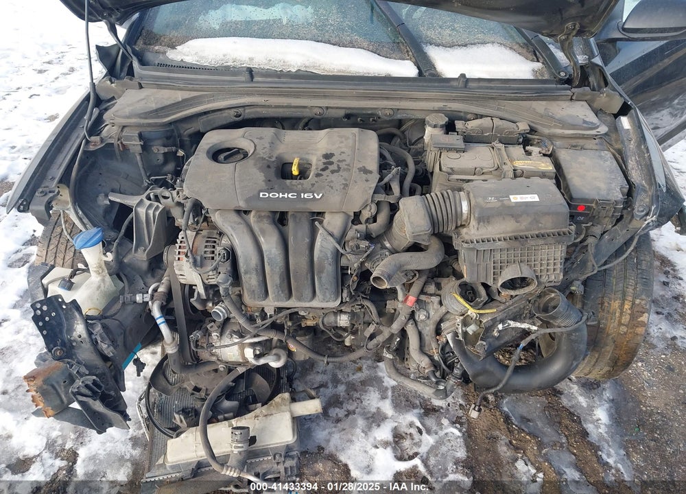 2017 HYUNDAI ELANTRA VIN: KMHD74LFXHU207158