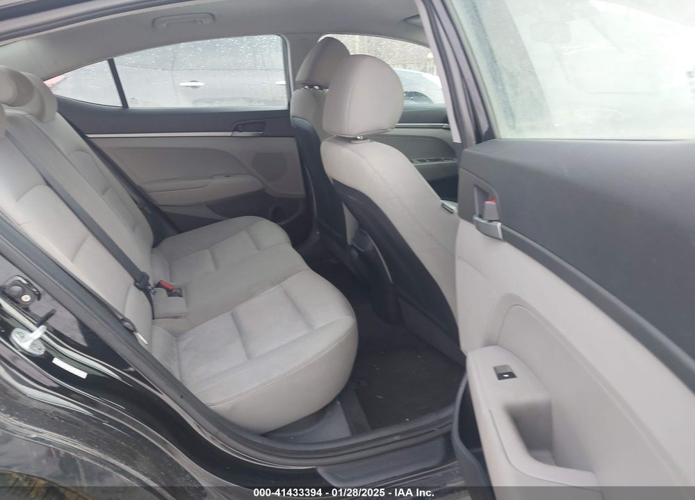 2017 HYUNDAI ELANTRA VIN: KMHD74LFXHU207158