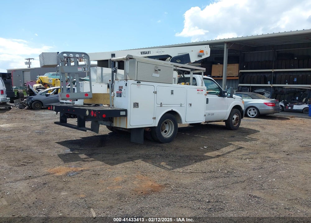 2011 FORD F-350 CHASSIS XL VIN: 1FDRF3G67BEA91528