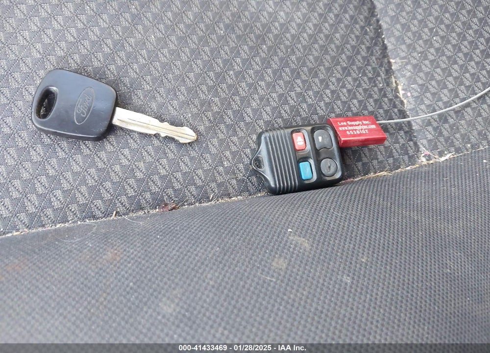 2005 FORD FOCUS ZX5 VIN: 3FAFP37N85R162061
