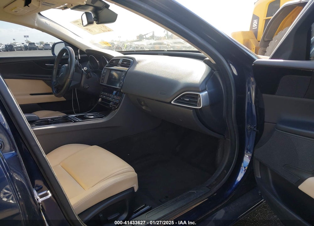 2017 JAGUAR XE VIN: SAJAR4BG1HA974864