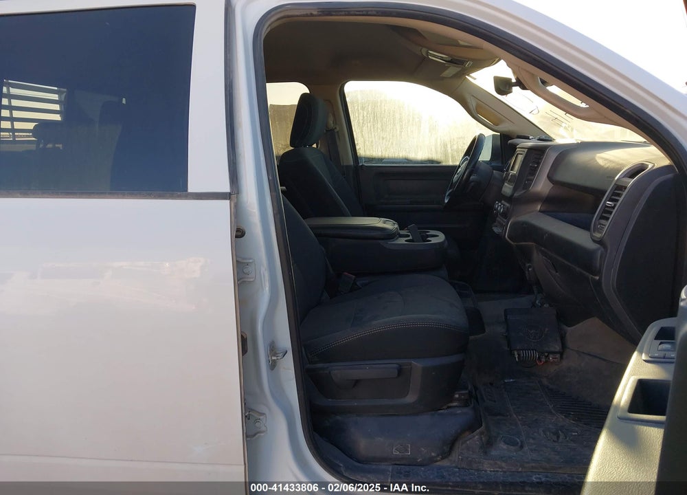 2019 RAM 2500 TRADESMAN 4X4 8' BOX VIN: 3C6UR5HJ0KG565825