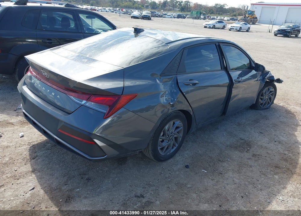 2024 HYUNDAI ELANTRA VIN: KMHLM4DG1RU831802